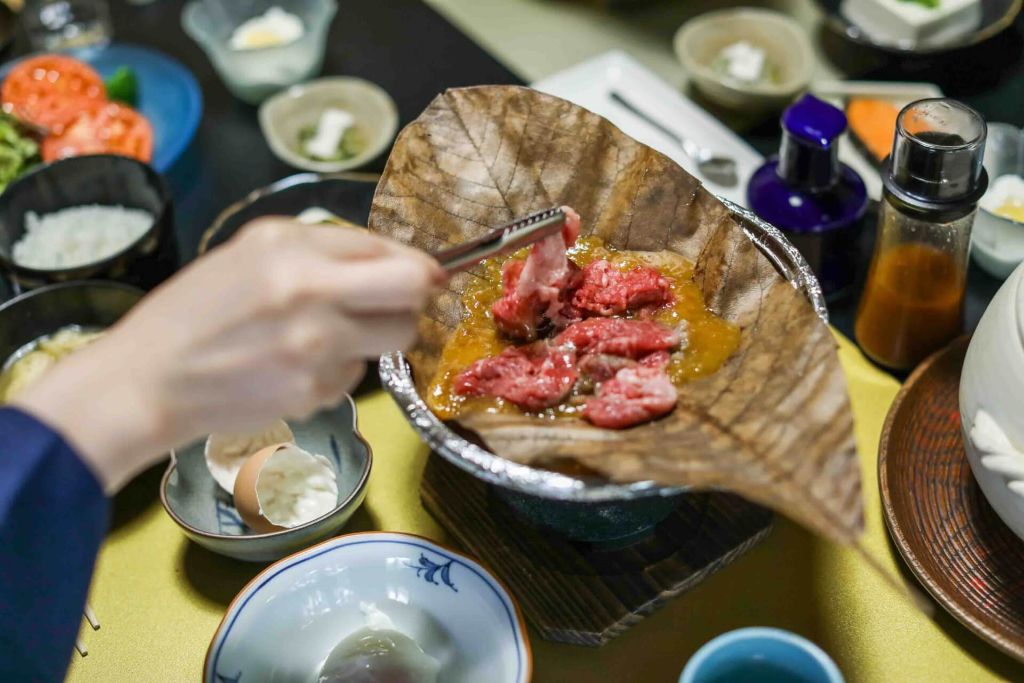 飛騨牛朴葉焼き